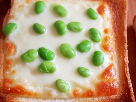 枝豆のチーズトースト